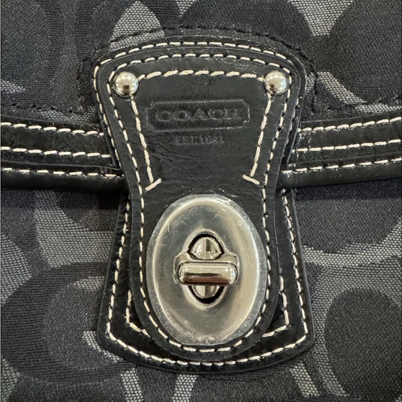 💕 NWT Vintage Coach Signature Turnlock Wristlet in black & grey monogram canvas